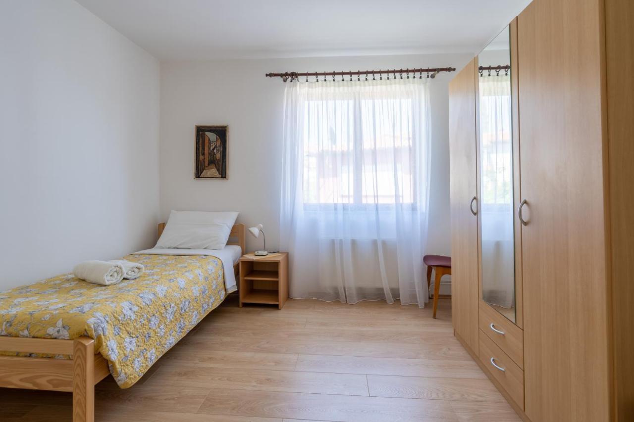 Apartmani&Soba Mimi ロヴィニ エクステリア 写真