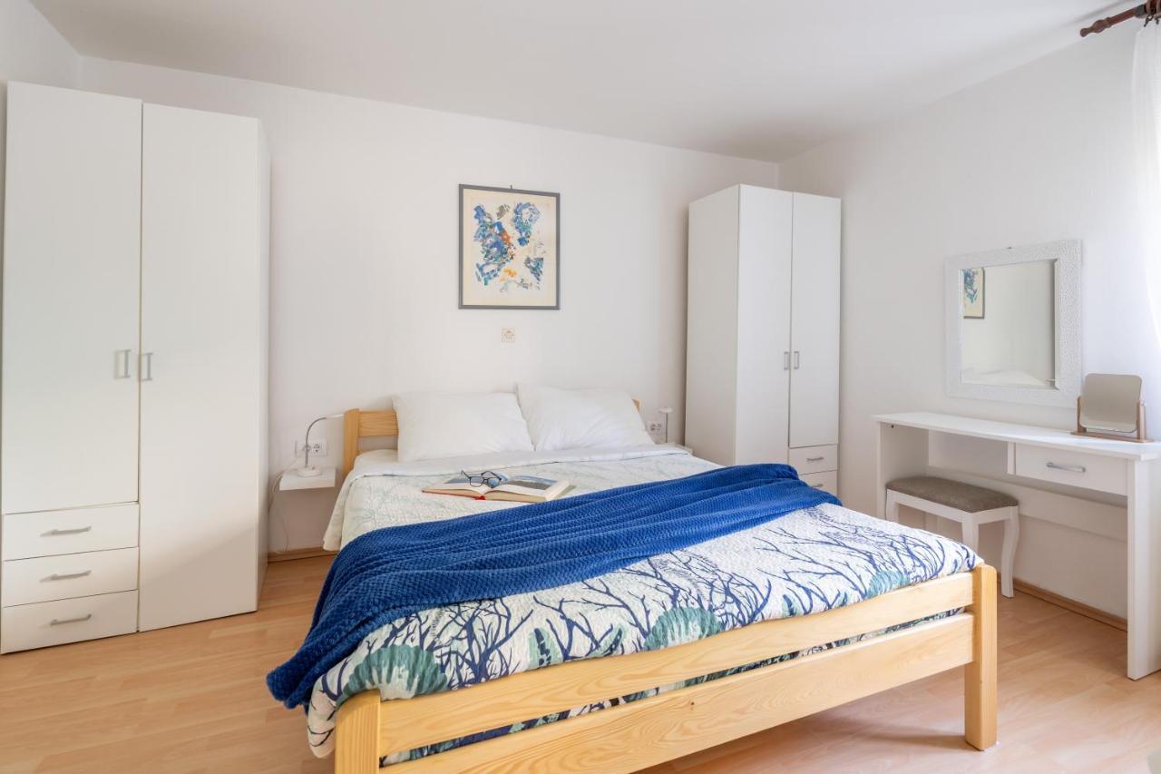 Apartmani&Soba Mimi ロヴィニ エクステリア 写真